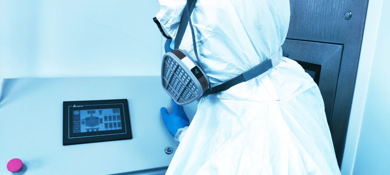 A Healda operator in full safety equipment
